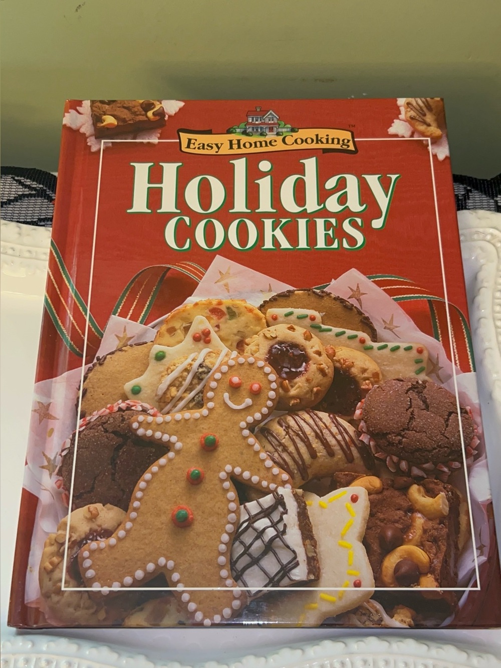 Easy Home Cooking: Holiday Cookies by Publications International 1997